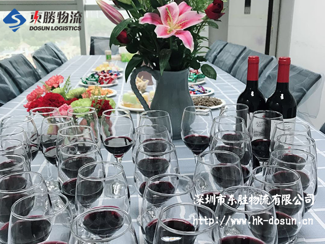 東勝物流員工【生日晚會(huì)】；中深圳到香港物流,香港深圳貨運(yùn)運(yùn)輸,深圳香港進(jìn)出口,深港物流專(zhuān)線,中港物流,東勝物流集團(tuán)-大件物流到香港