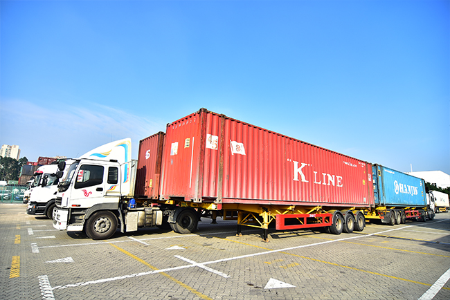 深圳到香港物流公司如何提高服務(wù)？深圳到香港物流-香港物流專(zhuān)線-中港貨運(yùn)物流運(yùn)輸專(zhuān)線-佛山到香港物流專(zhuān)線-一般貿(mào)易進(jìn)出口報(bào)關(guān)代理-倉(cāng)儲(chǔ)配送-深圳市東勝物流有限公司