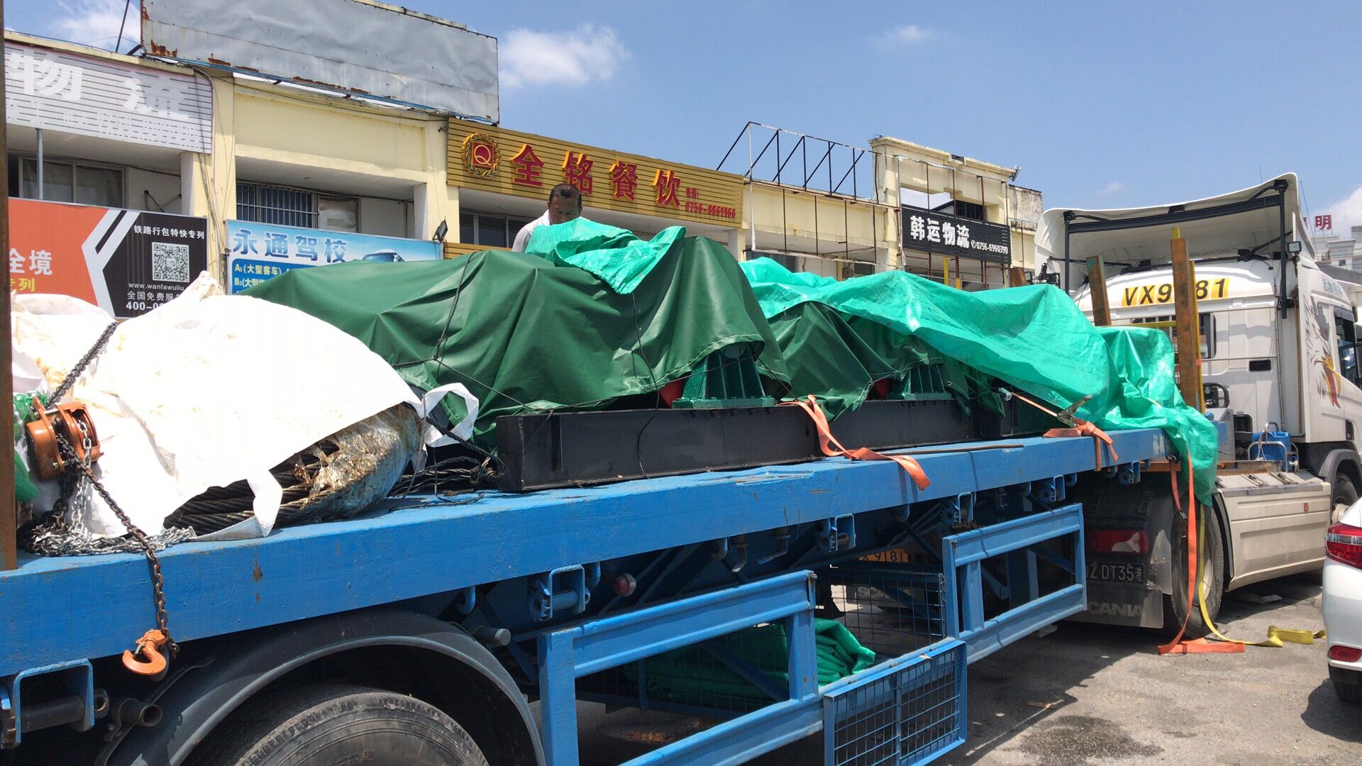 香港物流專線退換貨須知；深圳到香港物流-香港物流專線-中港貨運(yùn)物流運(yùn)輸專線-佛山到香港物流專線-一般貿(mào)易進(jìn)出口報(bào)關(guān)代理-倉(cāng)儲(chǔ)配送-深圳市東勝物流有限公司