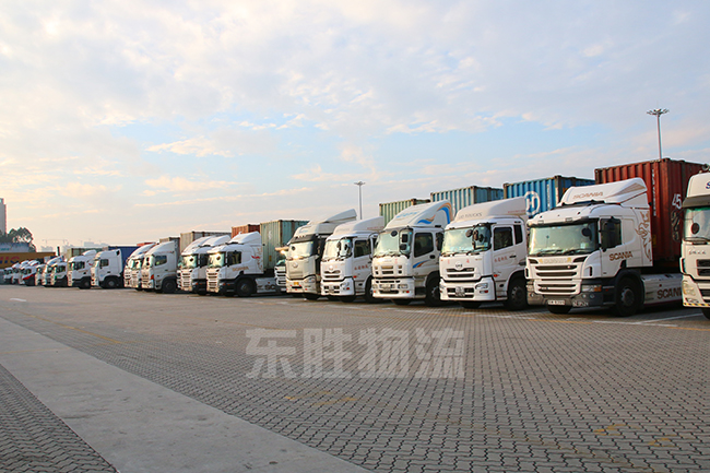 深圳東勝物流的港珠澳大橋運輸車隊；澳門物流-進(jìn)口報關(guān)公司-香港進(jìn)口清關(guān)公司-深圳市東勝物流有限公司