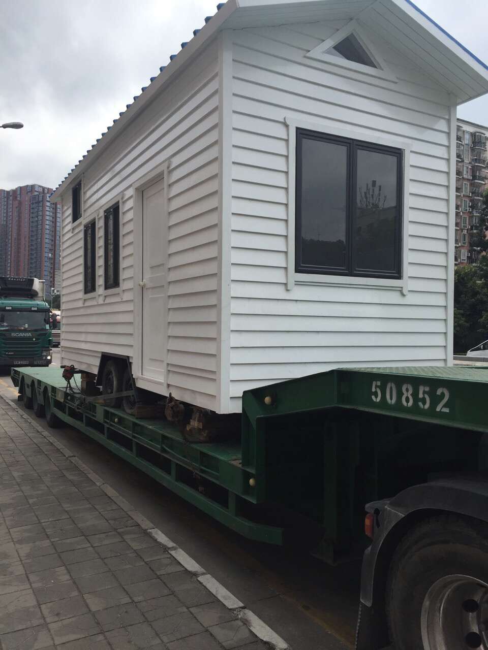 江門到香港物流專線，江門到香港移動(dòng)房車運(yùn)輸案例