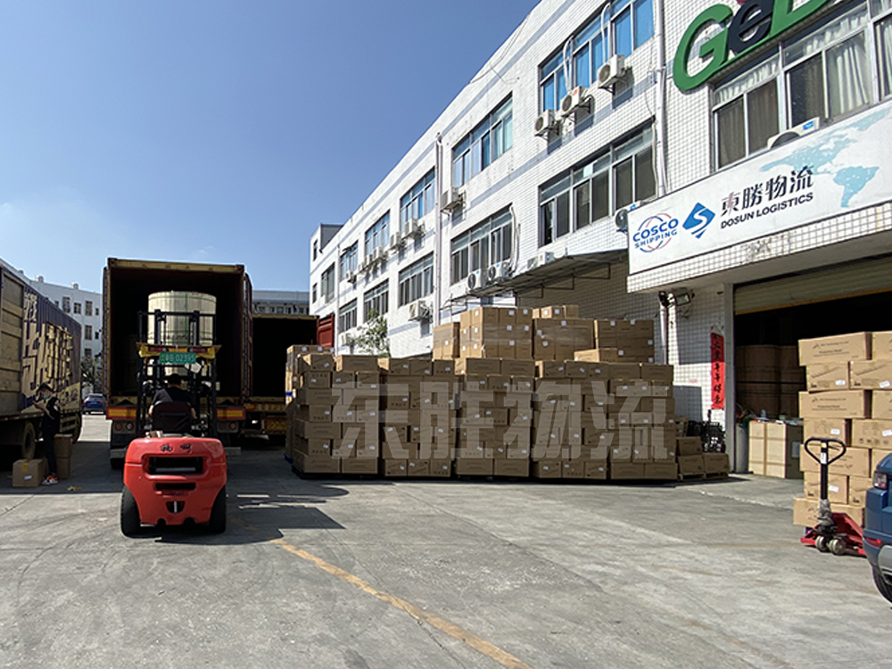 口罩，防護(hù)面罩等防護(hù)物資出口-東勝物流倉(cāng)庫(kù)裝貨現(xiàn)場(chǎng)圖