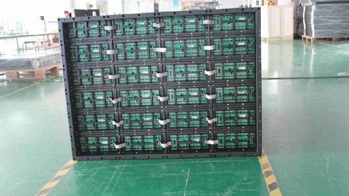 大型LED，光電項目顯示屏出口到香港運輸案例；led電子屏運輸到香港現場圖