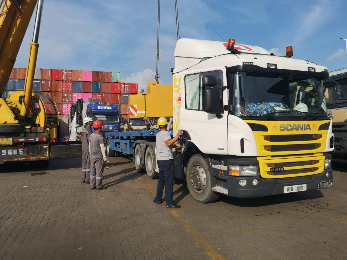 廣州發(fā)貨到香港運輸價格，廣州到香港貨運專線公司，深圳中港平板車運輸案例圖