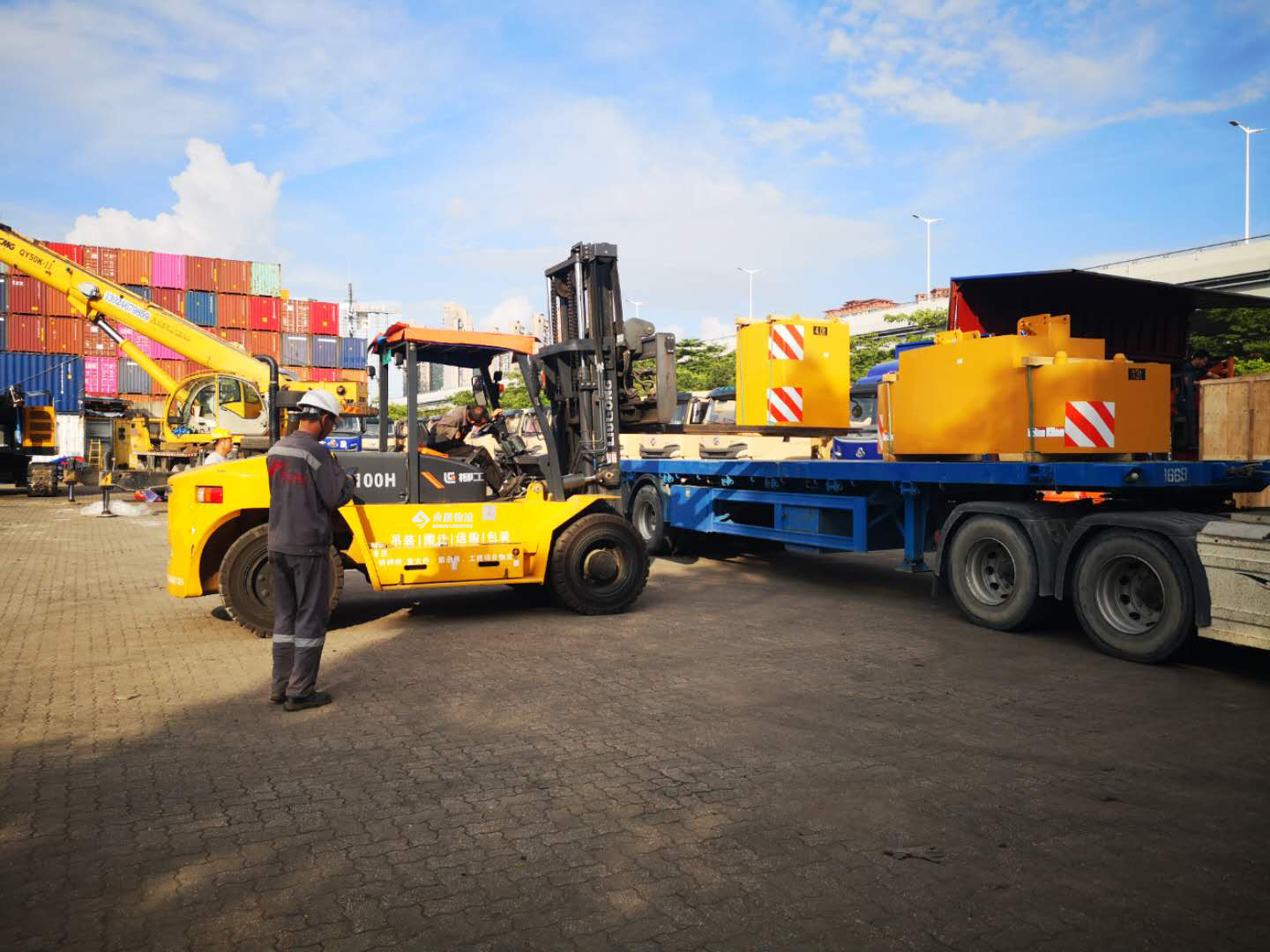 廣州發(fā)貨到香港運輸價格，廣州到香港貨運專線公司，深圳中港平板車運輸案例圖