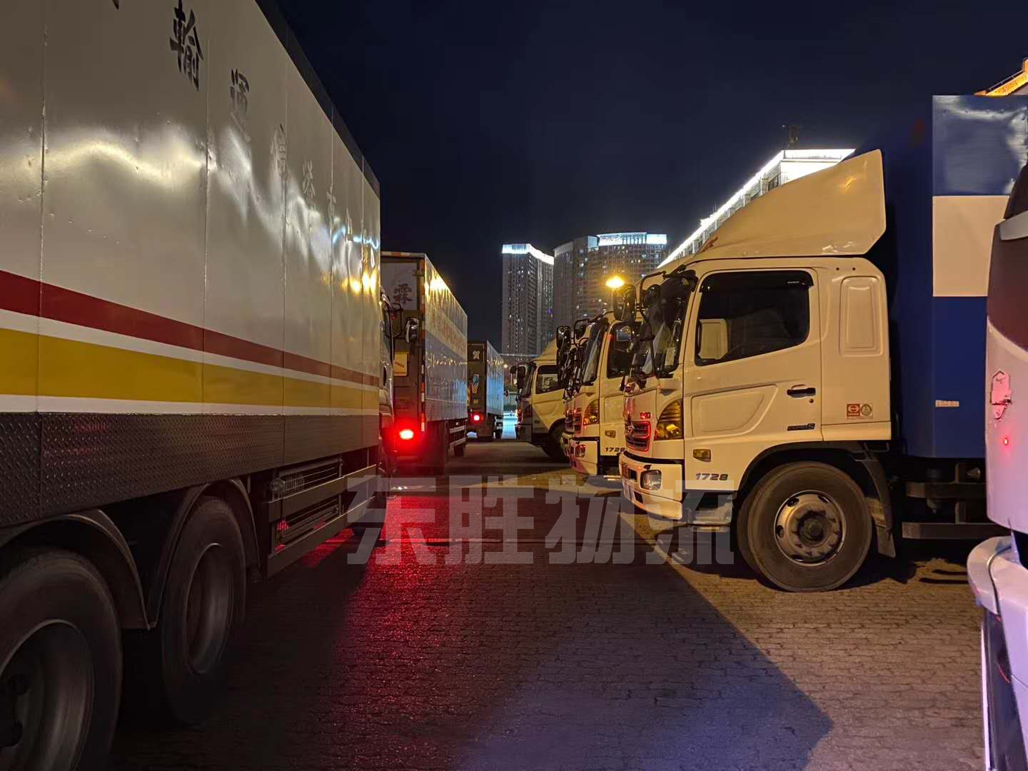 清遠(yuǎn)發(fā)貨到香港，清遠(yuǎn)到香港貨運(yùn)公司，深圳東勝物流中港車隊運(yùn)輸圖